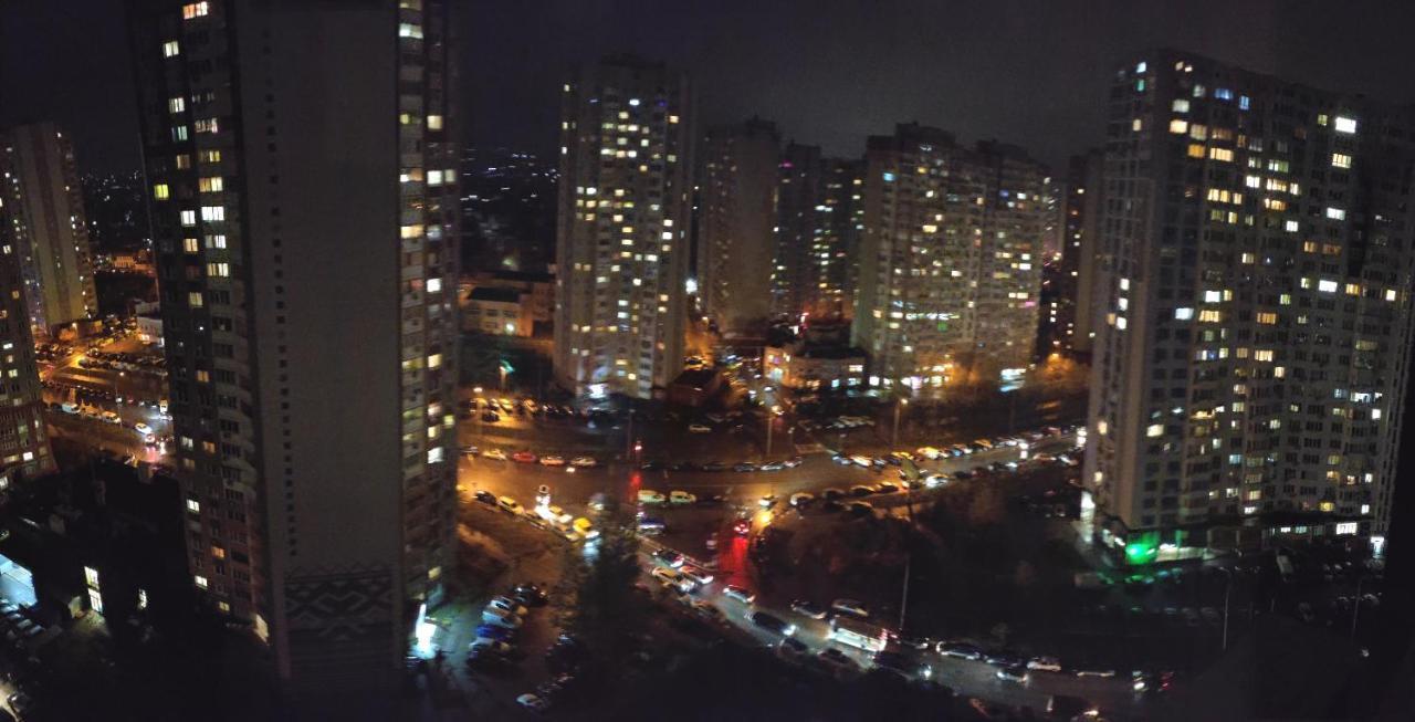 Apartment Near Metro Pozniaky Kyiv Exterior photo